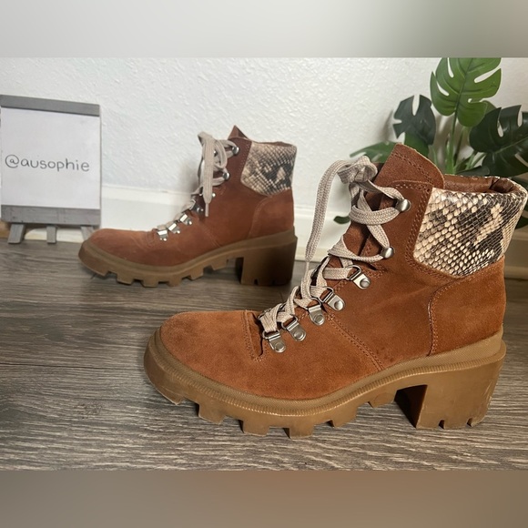 Dolce Vita Rubi Boots in cognac and (faux) snakeskin. Size 7.5 - Picture 2 of 12